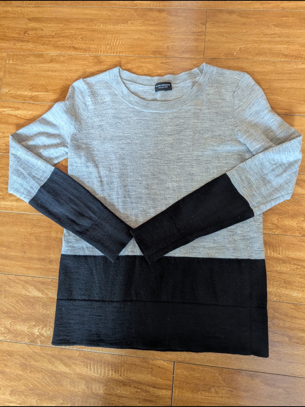 Club Monaco 100% Wool Italian Yarn Light Gray Crewneck Sweater
